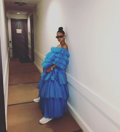 Рианна поделилась своим новым стильным образом Рианна поделилась своим новым стильным образом