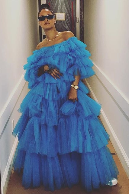 Рианна поделилась своим новым стильным образом Рианна поделилась своим новым стильным образом