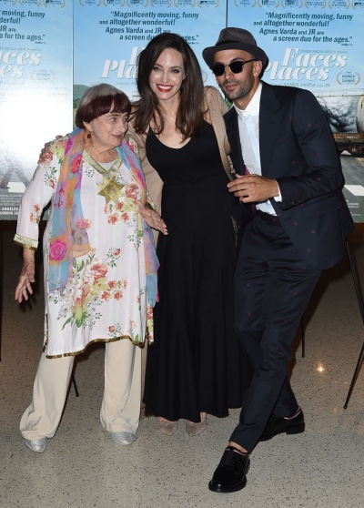 Джоли восхитила звонким смехом и улыбкой