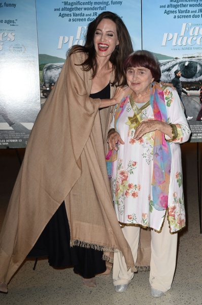 Джоли восхитила звонким смехом и улыбкой