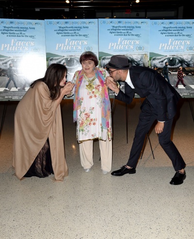 Джоли восхитила звонким смехом и улыбкой