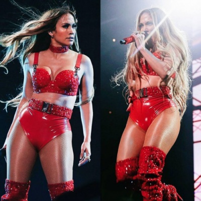 Дженнифер Лопес поразила своим нарядом на концерте Дженнифер Лопес поразила своим нарядом на концерте