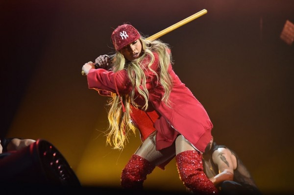 Дженнифер Лопес поразила своим нарядом на концерте Дженнифер Лопес поразила своим нарядом на концерте