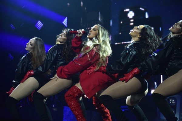 Дженнифер Лопес поразила своим нарядом на концерте Дженнифер Лопес поразила своим нарядом на концерте