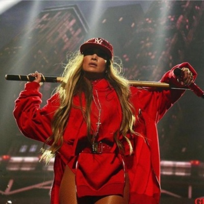 Дженнифер Лопес поразила своим нарядом на концерте Дженнифер Лопес поразила своим нарядом на концерте