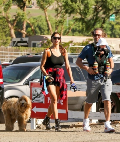 Брэдли Купер с семьей отправился выбирать тыкву на Хэллоуин Брэдли Купер с семьей отправился выбирать тыкву на Хэллоуин