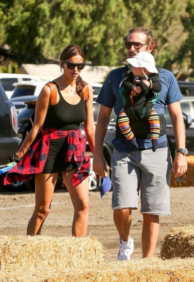 Брэдли Купер с семьей отправился выбирать тыкву на Хэллоуин Брэдли Купер с семьей отправился выбирать тыкву на Хэллоуин