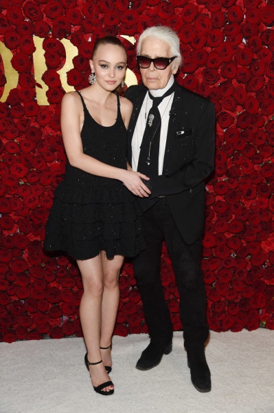 Дочь Джонни Деппа в ошеломляюще коротком платье