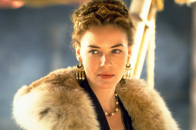 Конни Нильсен - Биография