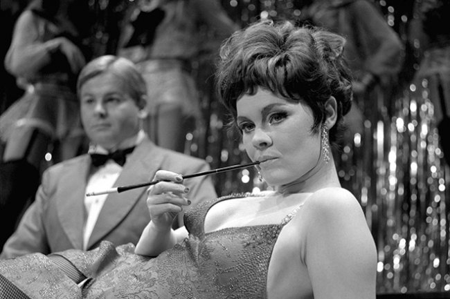 Джуди Денч - Биография