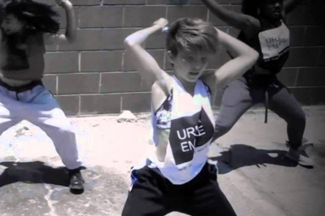 Камрен Бикондова - Биография