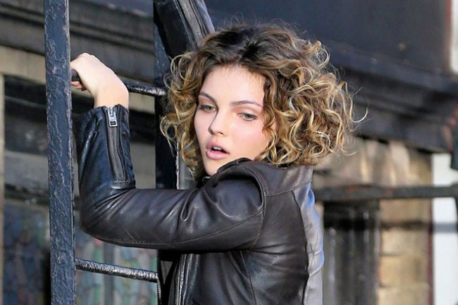 Камрен Бикондова - Биография