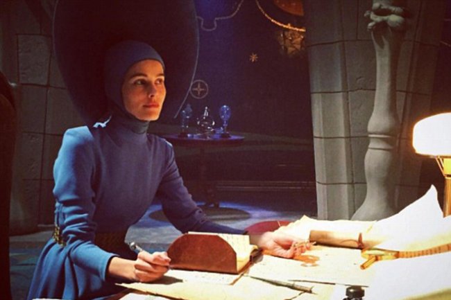 Изабель Лукас - Биография