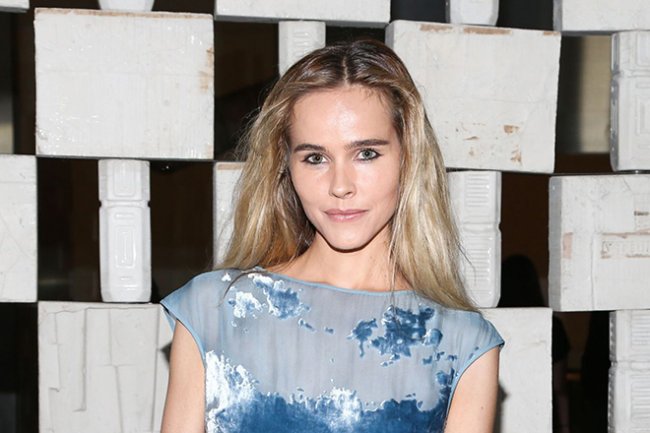 Изабель Лукас - Биография