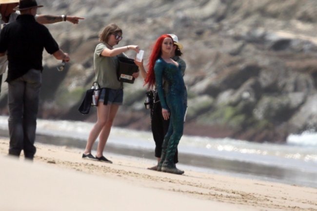 Эмбер Хёрд на съемках фильма "Аквамен"