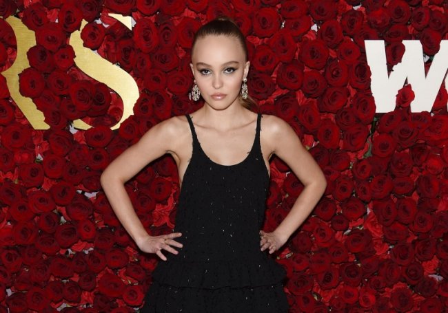 Дочь Джонни Деппа в ошеломляюще коротком платье