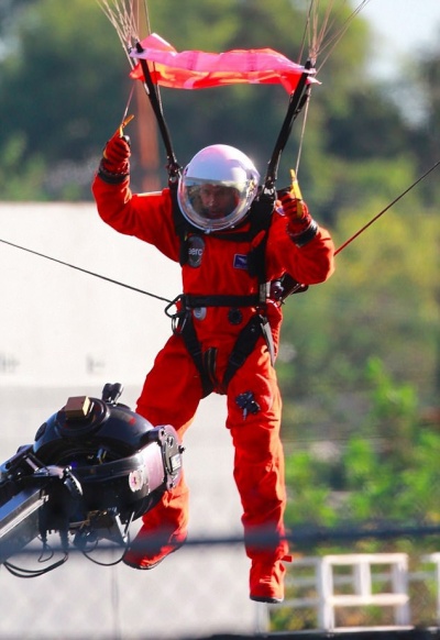 Первый кадр фильма "К звездам" с Брэдом Питтом