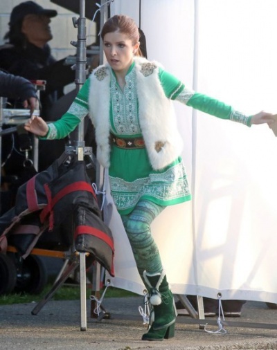 Анна Кендрик на съемках своего нового фильма