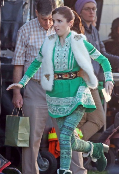 Анна Кендрик на съемках своего нового фильма