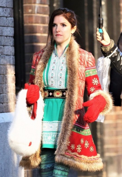 Анна Кендрик на съемках своего нового фильма