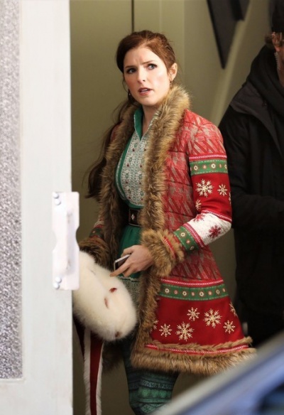 Анна Кендрик на съемках своего нового фильма