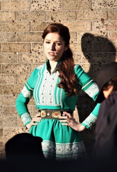 Анна Кендрик на съемках своего нового фильма