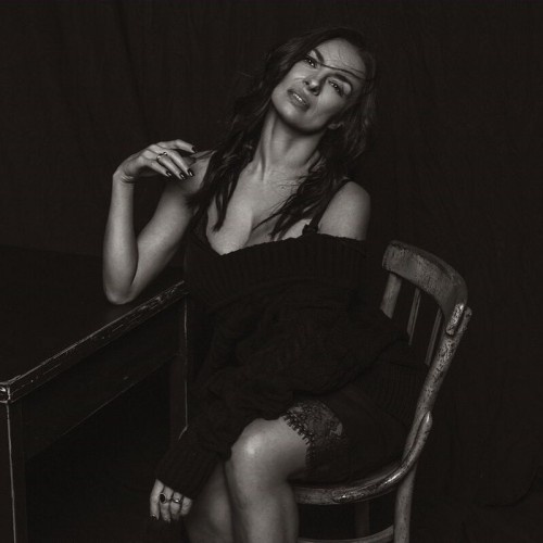 Надежда Мейхер покорила чувственной фотосессией