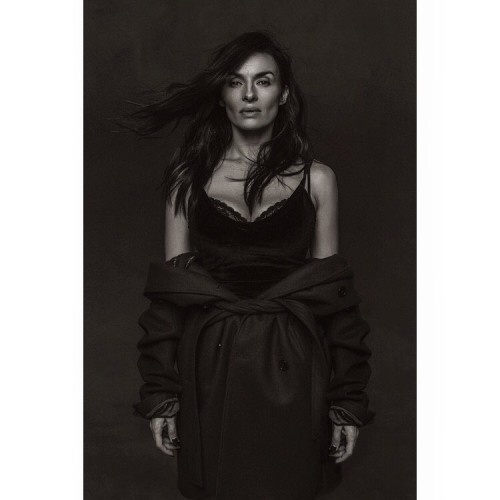 Надежда Мейхер покорила чувственной фотосессией