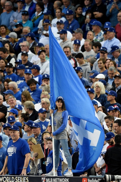 Эштон Катчер и Мила Кунис оторвались на матче Эштон Катчер и Мила Кунис оторвались на матче