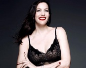 Многодетная мамочка Лив Тайлер похвасталась фигурой