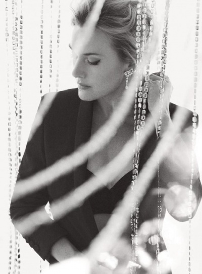 Кейт Уинслет в фотосессии для декабрьского Harper's Bazaar