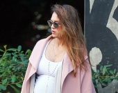 "Зефирный" образ беременной Джесссики Альбы