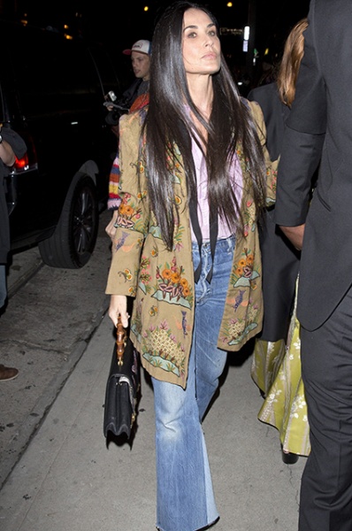 Деми Мур отправилась на вечеринку в компании дочерей