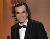 Дэниэл Дэй-Льюис на постере "Призрачной нити"