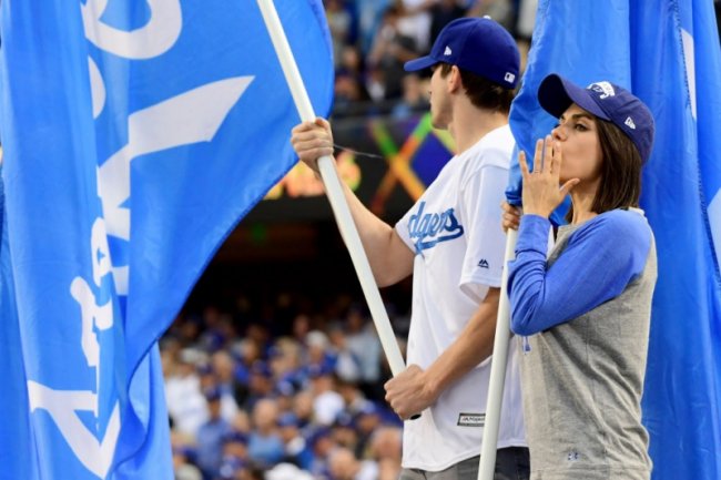 Эштон Катчер и Мила Кунис оторвались на матче