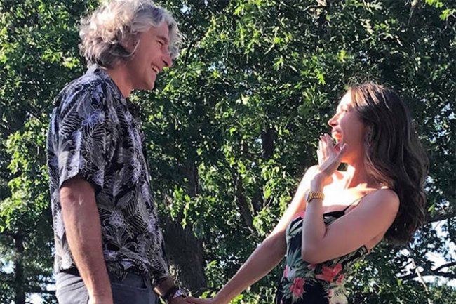 Элиза Душку - Биография