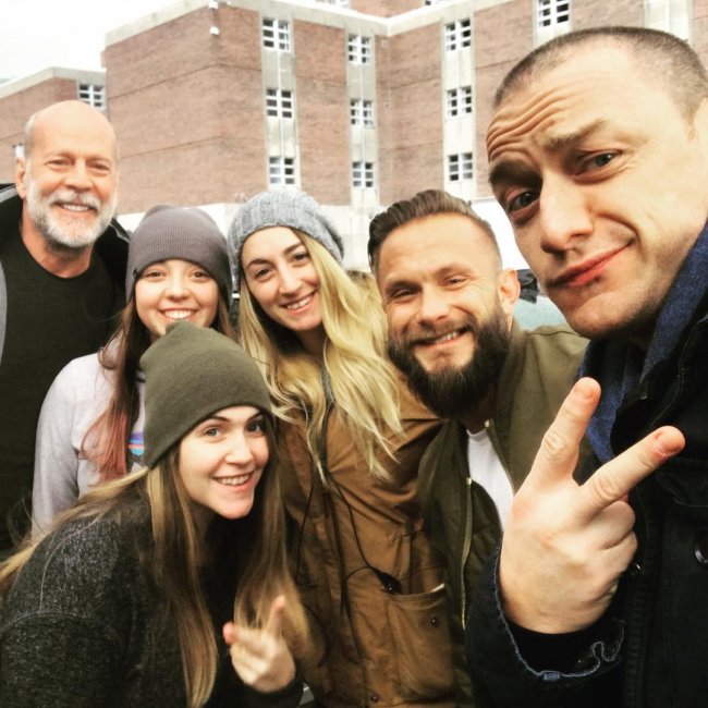 Мистер Стекло