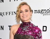 Дайан Крюгер раскритиковали за блестящее платье