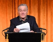 Роберт Де Ниро стал на костыли