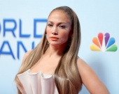 Дженнифер Лопес продемонстрировала подкачанные ноги