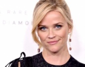 Риз Уизерспун с сыном на калифорнийском побережье