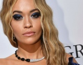 Рита Ора выбрала для светского мероприятия яркий образ