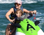 Пинк и Кэри Харт с детьми отправились на отдых