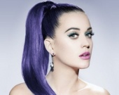 Кэти Перри застали на улице в косметической маске