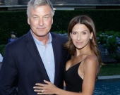 Хилария Болдуин опубликовала первое фото новорожденного ребенка