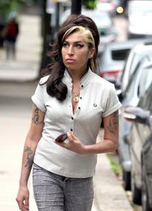 Режиссер "Пятидесяти оттенков серого" снимет байопик об Эми Уайнхаус - «Новости кино»